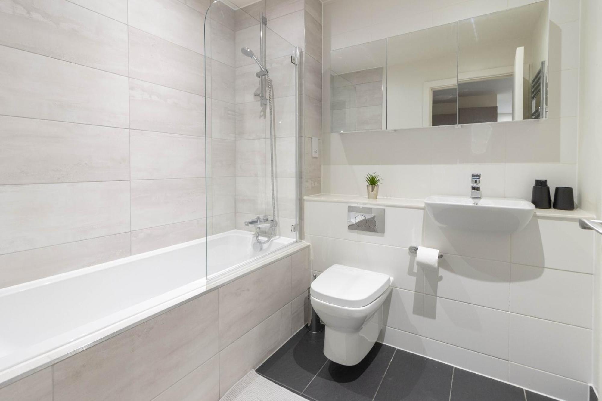 Linacre 11 - Modern 2 Bed Behind The Cathedral With Free Parking And Fast Wifi Apartment Exeter Exterior photo